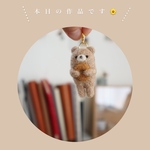 ベーグルを抱えたクマちゃんチャーム