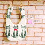 赤いリボンの猫スタイ