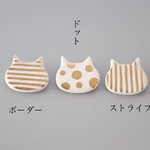金ねこ陶器ブローチ 