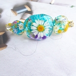 ブルーのバレッタ　お花いっぱい