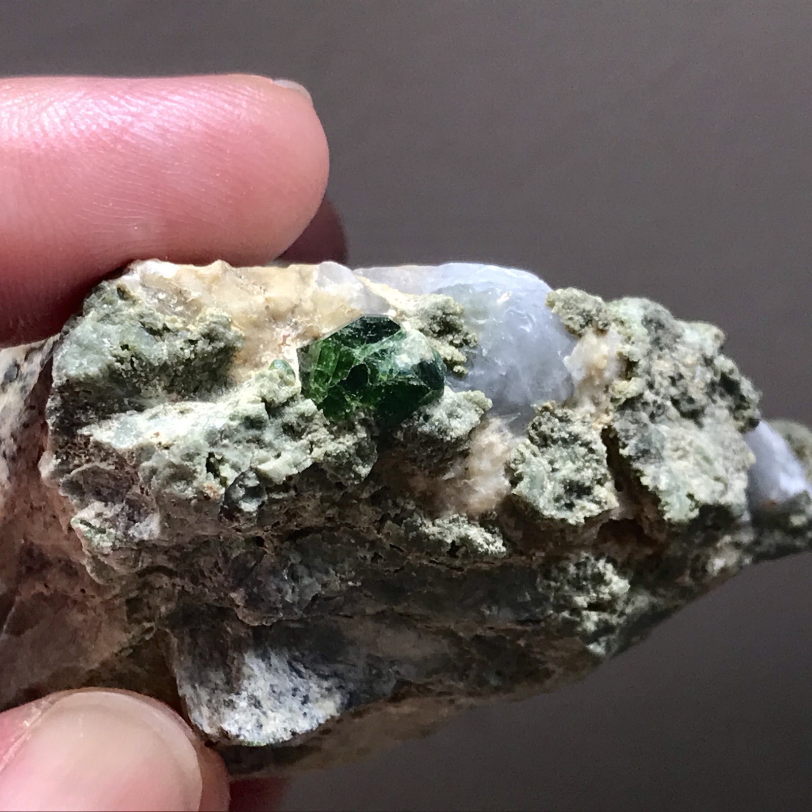 デマントイドガーネット 原石 標本 鉱物 天然石 希少 宝石