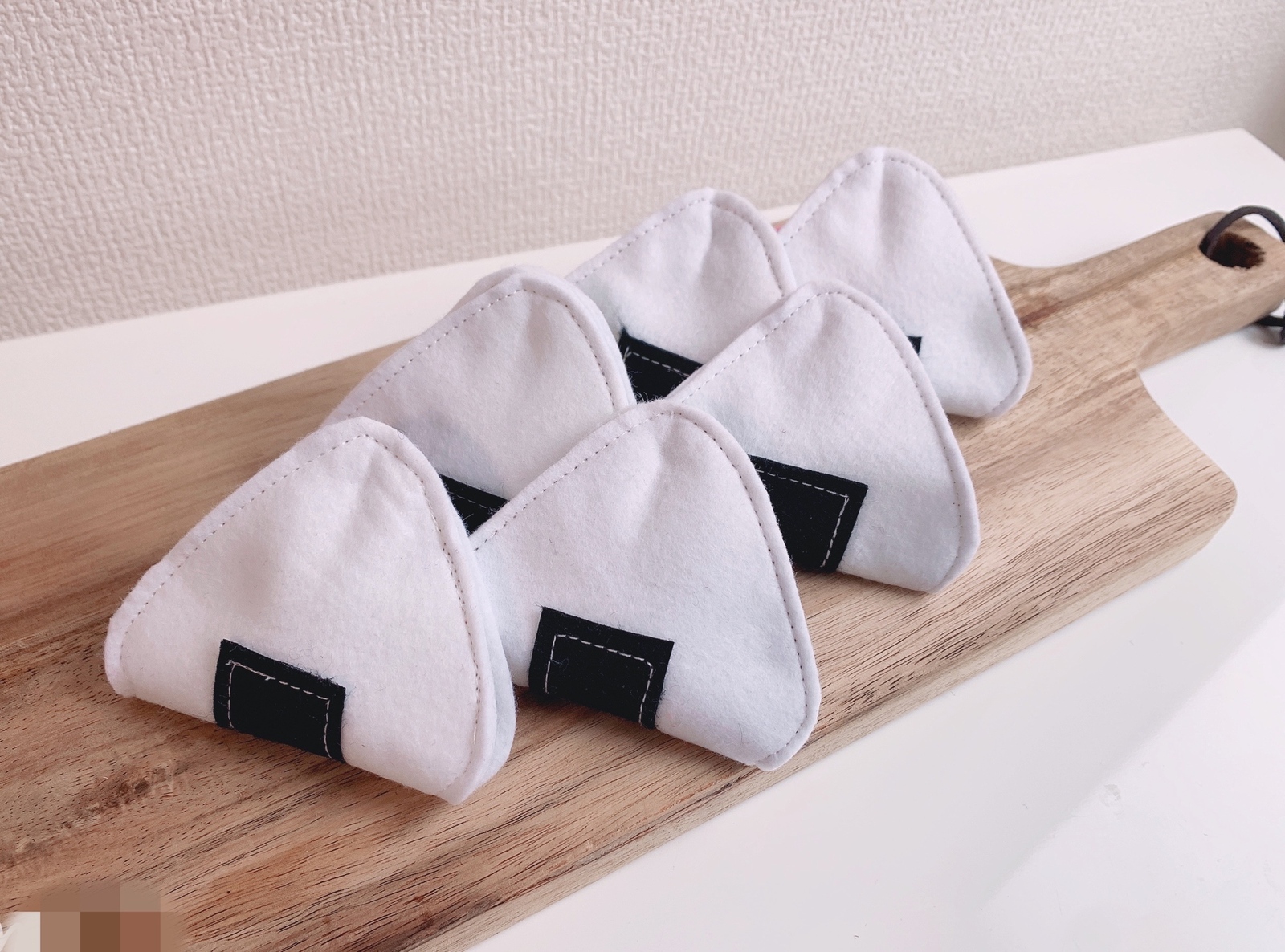 餅　保育　スナップ棒　スナップボタン　ハンドメイド　見立て遊び　知育玩具 知育玩具 おにぎりのスナップボタン練習 - 知育玩具 kokoro