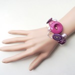 デコボコ*ボタンのブレスレット q