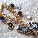 ◇2185再販６ ⛄ダークブルーの黒猫と六花のバッグチャーム🐈❄ ※見た目真っ黒な猫さんです。