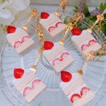 いちごショートケーキ　バックチャーム♡再販♡誕生日☆フェイクスイーツ☆フェイクケーキ☆フルーツケーキ☆タルトケーキ☆フェイクケーキ☆クレイケーキ☆いちごショート☆いちごケーキ