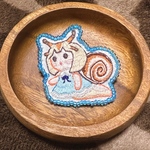かたつむりの女の子🐌 刺繍ブローチ☔️