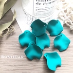 Newcolor【送料無料】花びら  マット  アクリルカラーチャーム  4pcs