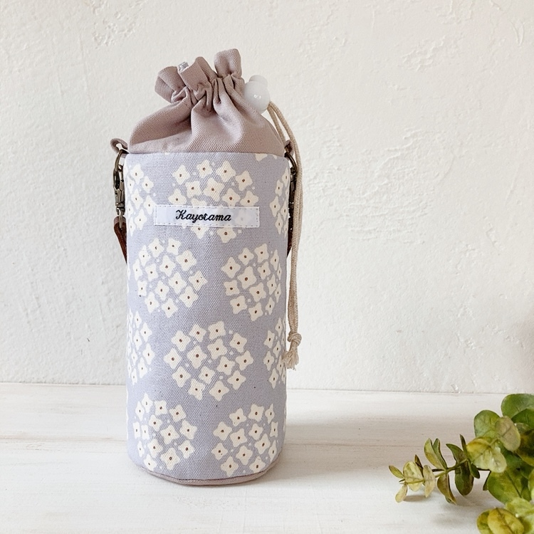 ペットボトルカバー　ミニ　花柄パープル　ハンドメイド ペットボトルカバー ミニサイズ（350ml用） | osanosyugei