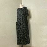 ブラックコットンローン　たんぽぽ柄　半袖ギャザーロング丈ワンピース　L着丈128　