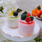 ムースケーキ2種セット　ベリームース＆マスカットムース　プチサイズ　オブジェ　おままごと☆フェイクスイーツ☆ムースケーキ☆食品サンプル☆クレイケーキ☆ベリー☆マスカット☆巨峰