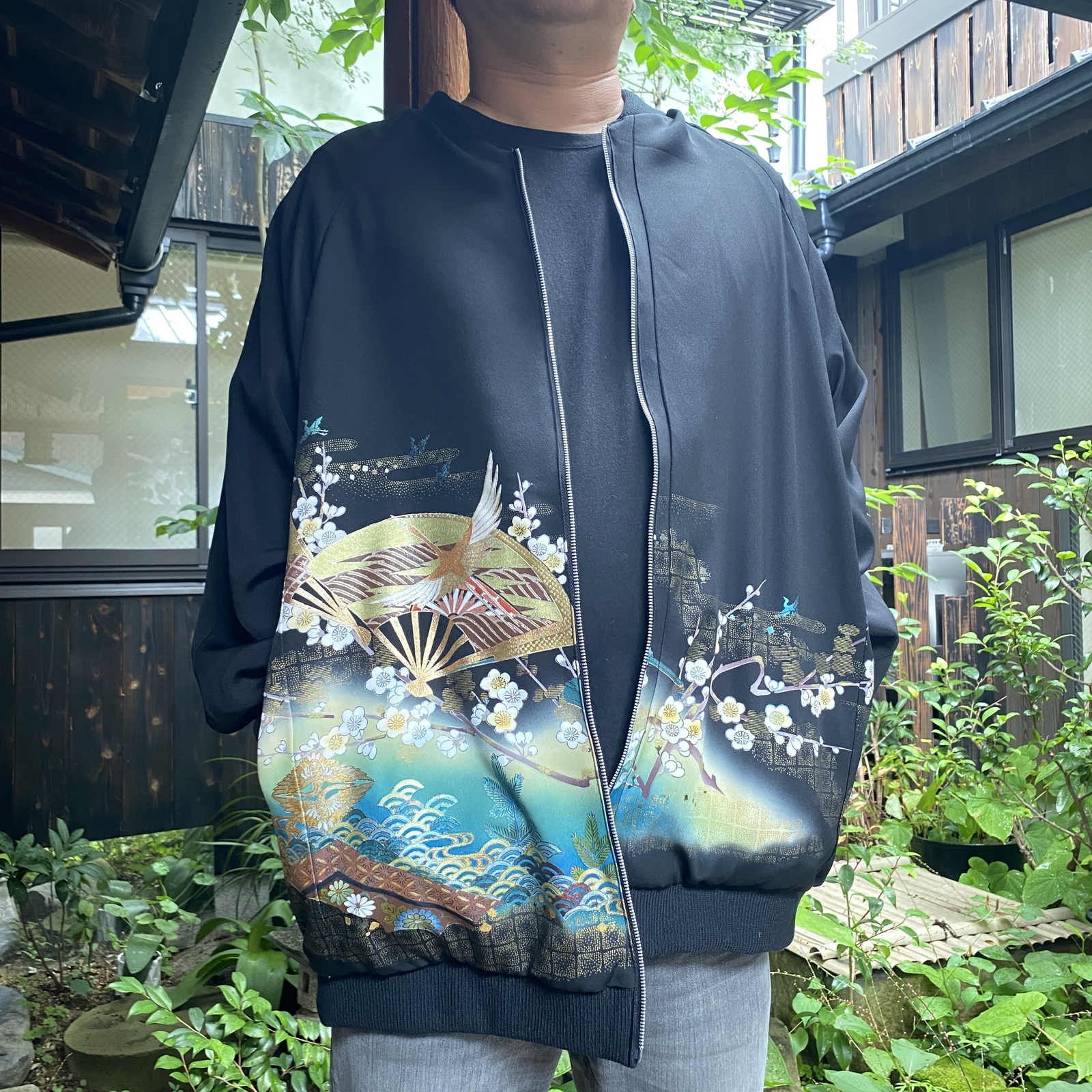 男性にも着て欲しくて作った 水色が鮮やかなジャケット 着物リメイク