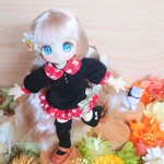 チラ見せスカートのチュニックワンピとニーハイソックス(黒×赤)