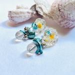 ピアス　水色シェルのピアス