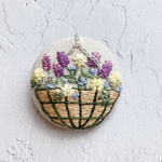 【Hanging Flower Basket】刺繍ブローチ 38mm