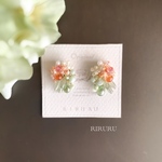 ペールオレンジカラービーズの花束ピアス・イヤリング
