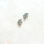 北欧＊鳥のミニピアス/イヤリング＊くすみブルー×メタリック(イエロー入り) サージカルステンレス　金属アレルギー対応　小さい