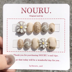 white flower ＆ nuance 🌼🥯🧸 サイズオーダーネイルチップ/チビ爪/短爪/ベリーショート/お花/フラワー/ミラー/ゴールド/でこぼこ/お洒落/お出かけ/ナチュラル/淡色