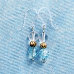 青い穏やかな海の天然石ピアス