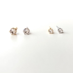 スワロフスキー　ひと粒ピアス【クリスタル】