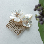 純白　白蝶貝シェルフラワーのヘアコーム　ヘアアクセサリー 髪飾り　