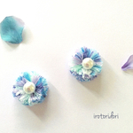 ぽんぽんお花のピアス/イヤリング