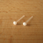 樹脂ポスト【白ホワイト小粒3mm】小さめ アレルギー対応シンプルピアス　つやあり