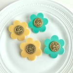 夏は大胆に！大ぶりお花のピアス