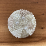 ビーズ刺繍くるみボタン（ヘアゴム/ブローチ）