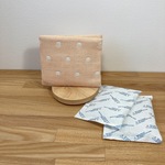 🌀ベタベタ解消⁎⁺˳ 保冷剤を入れてクールハンカチ♪　アイスハンカチ　熱冷まし　アイシング　暑さ対策　熱中症対策　冷却パック　アイスノン　冷却ハンカチ　6重ガーゼ　シャーベットオレンジ×生成りドット