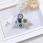 grayblack 丸花ビーズ刺繍ブローチ