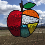 【送料込み価格】ステンドグラスのオーナメント 🍎 パッチワークりんご