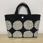 バッグインバッグ☆花畑・黒（無地部分黒色）