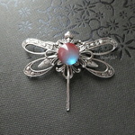 変色ガラス＊大きな透かし蜻蛉のブローチ（AS）