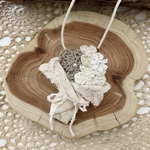 innocence bouquet pendant