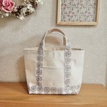帆布のトートバッグ　平和の花