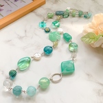 爽やかグリーンのロングネックレス