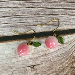 みずみずしい桃のピアス/イヤリング
