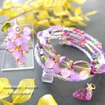 ２点限定【🍇葡萄グレープコイルブレスレット➇】天然石グレープアゲート　カルセドニー　ブルーオーラ　オリジナルjinglingブドウチャーム付き