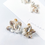《ピアスorイヤリング》ビジューリーフのピアス