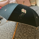 手描きブーケ柄　晴雨兼用傘　８２cm　黒