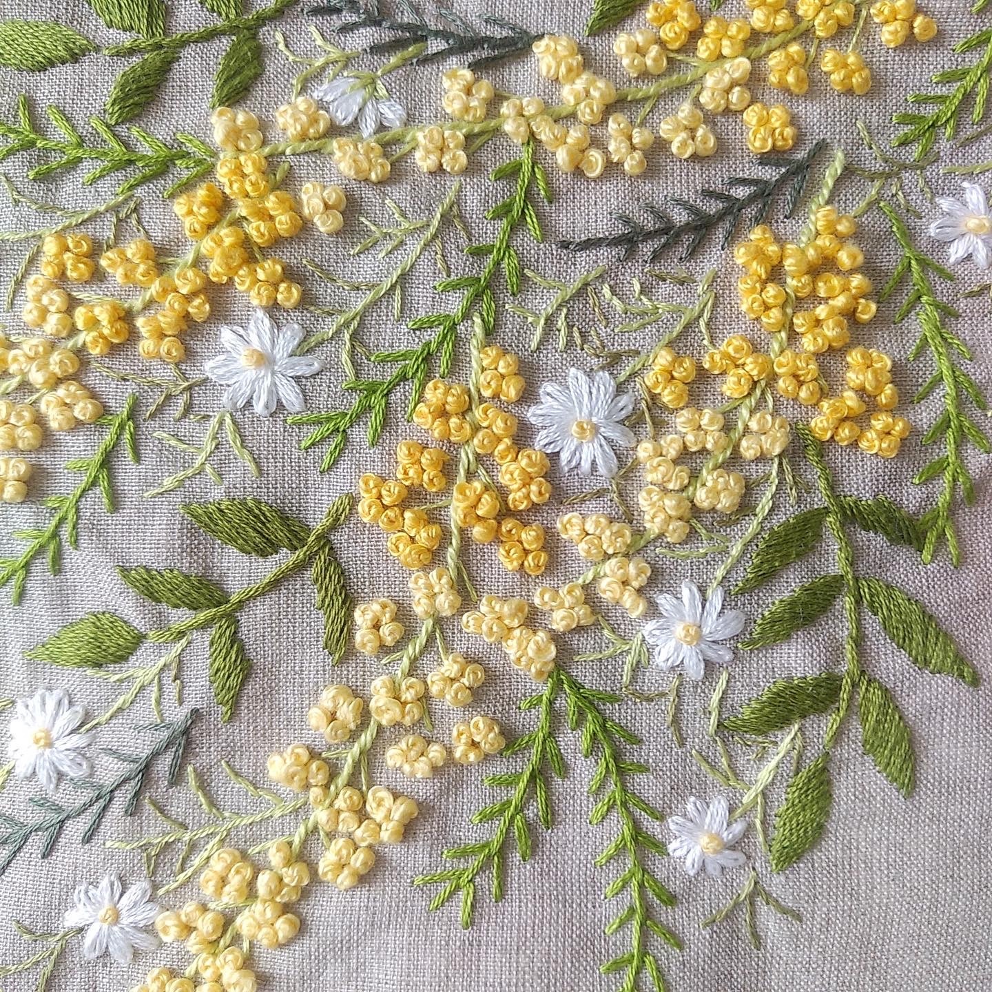 ハンドメイド トートバッグ 華やかミモザ刺繍 グリーン ミモザ トートバッグ の人気通販｜Creema(クリーマ) 国内最大の