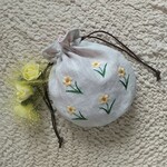 リネン　手縫い刺繡入り　丸形巾着ポーチ　水仙