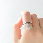 ［特集掲載］刺繍モチーフがゆれるリング ｜ suku ｜ シルバー × ライトカラー