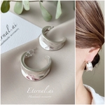 ✨人気✨ マットシルバーフープピアス
