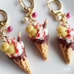 ソフトクリーム(苺ソース) キーホルダー