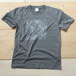 等高線柄山Tシャツ（化繊）ダークグレー