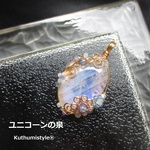 ホワイトラブラドライトペンダント（ワイヤージュエリー☆ワイヤーアクセサリー☆ワイヤーラッピング天然石ネックレス☆KuthumistyleⓇ☆クツミスタイル☆only minne ）