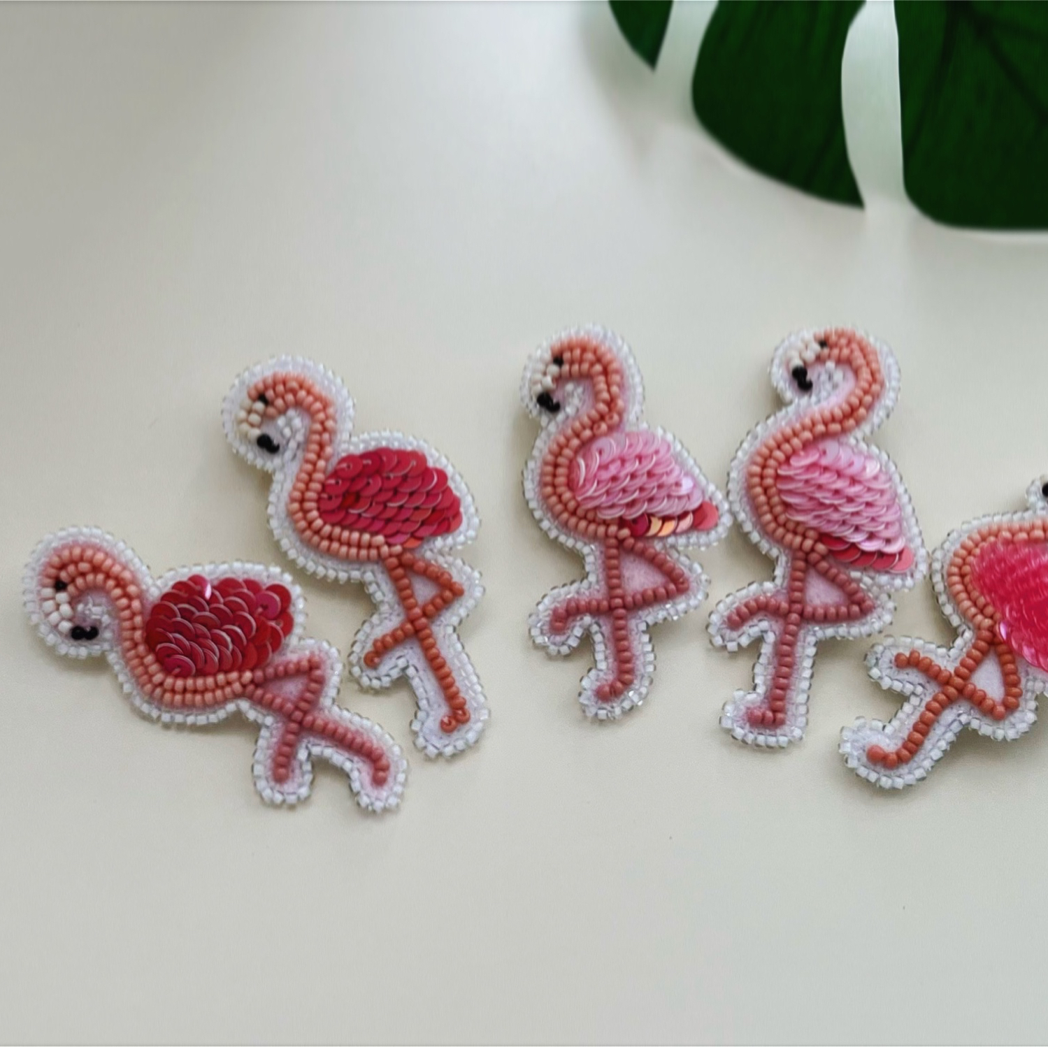 【ご成約済み】フラミンゴ　刺繍ブローチ　ハンドメイド　鳥　刺繍 ご成約済み】フラミンゴ刺繍ブローチハンドメイド鳥刺繍