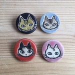 陶器のねこバッチ
