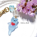 暗闇で光る✨クリオネコ🧊キーホルダー　送料無料  レジン はこ猫 蓄光